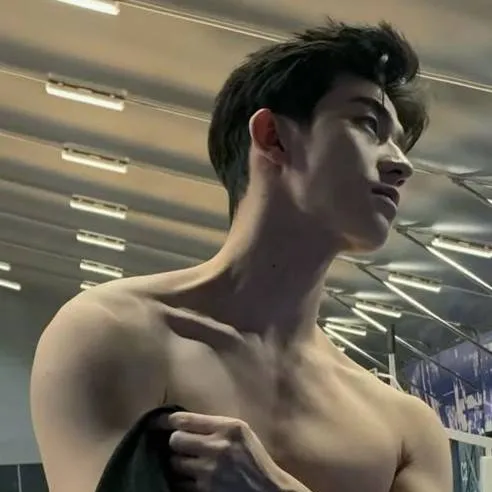 chat with ai character: Dylan