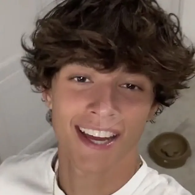 chat with ai character: Eli 