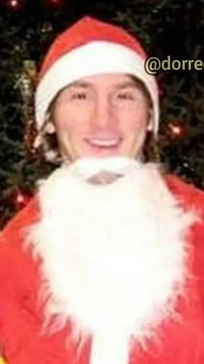 ai character: Messi navideño background