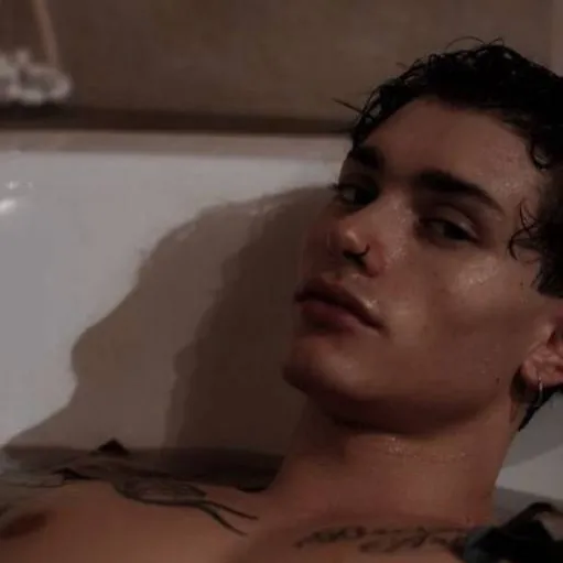 chat with ai character: Yunny