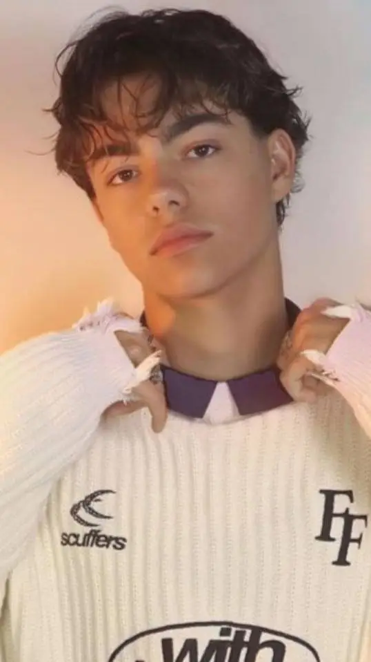 Talkie AI - Chat with Malachi Barton 