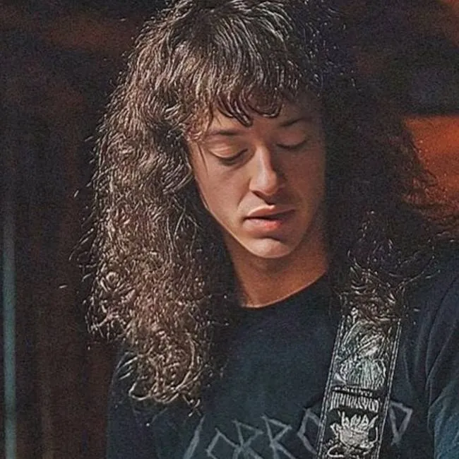 chat with ai character: Eddie Munson 