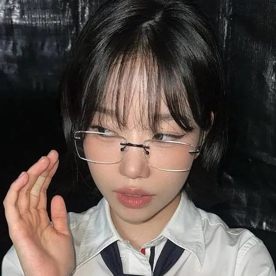 chat with ai character: 🌸Jo yuri🌸