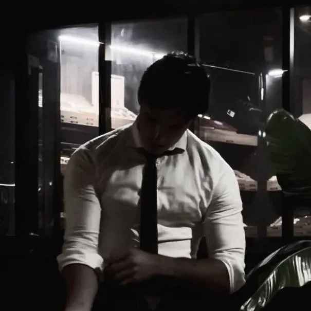 chat with ai character: Josh