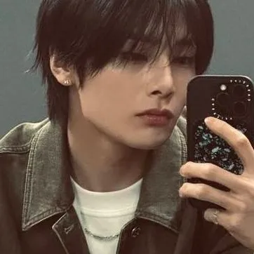 chat with ai character: yang jeongin