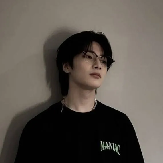 chat with ai character: yang jeongin 
