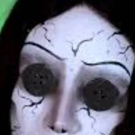 chat with ai character: la otra madre