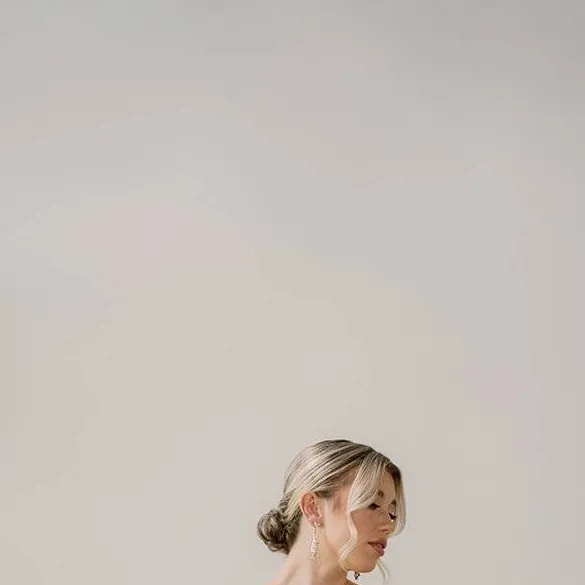 chat with ai character: bride