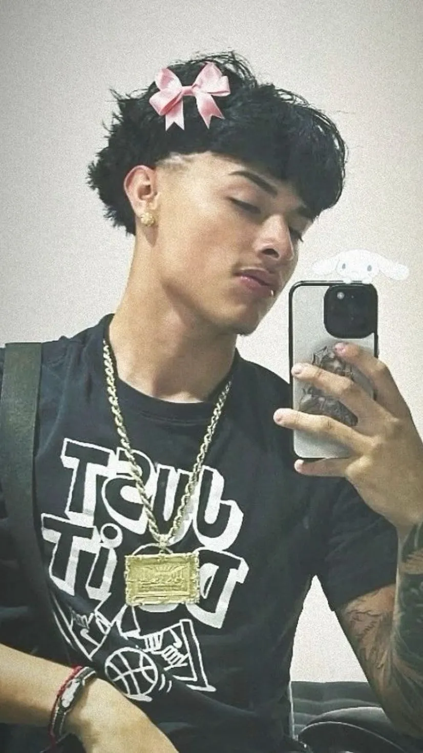 ai character: Alex Chino  background