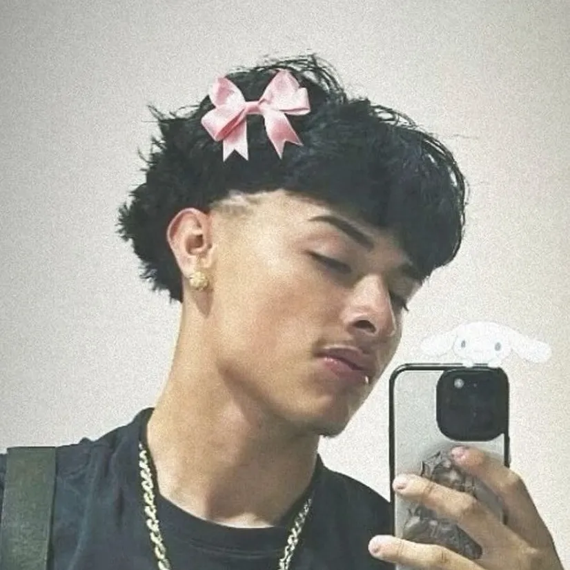 chat with ai character: Alex Chino 