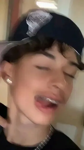 ai character: Alex Chino background