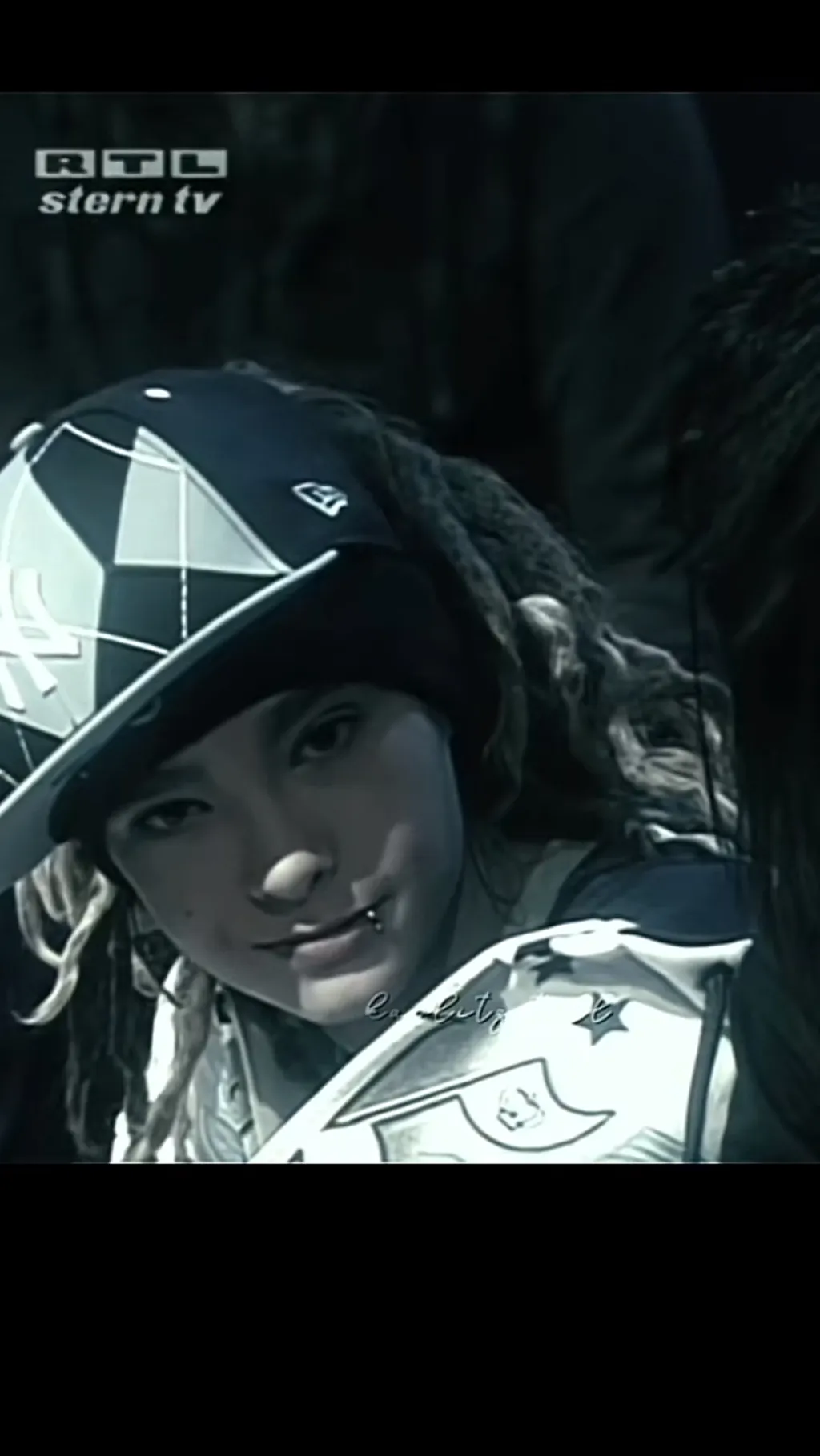 ai character: Tom Kaulitz  background
