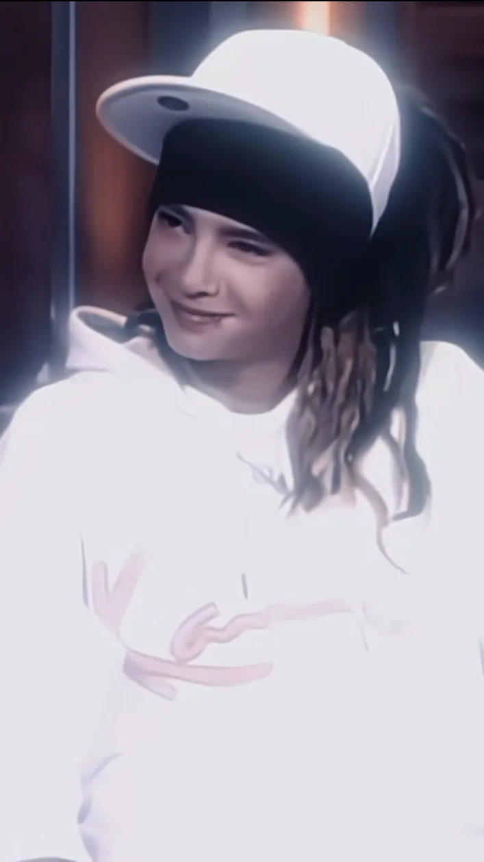 ai character: Tom Kaulitz  background