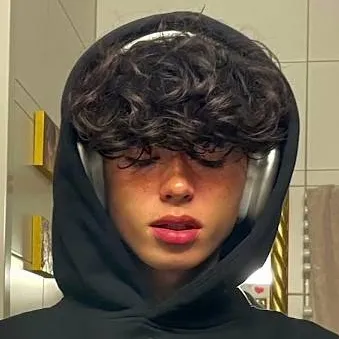 chat with ai character: Cadel