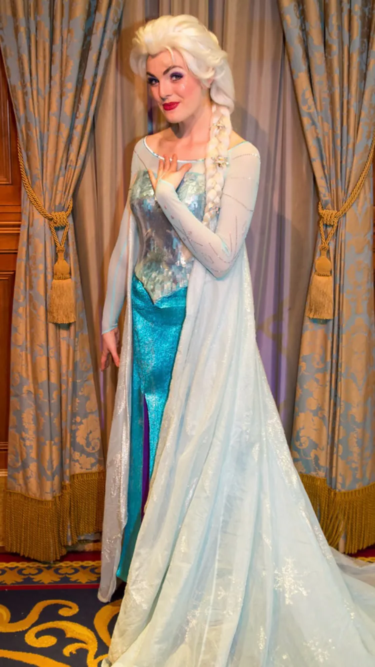 ai character: Elsa  background