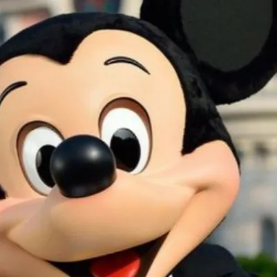 chat with ai character: Mickey Maus 
