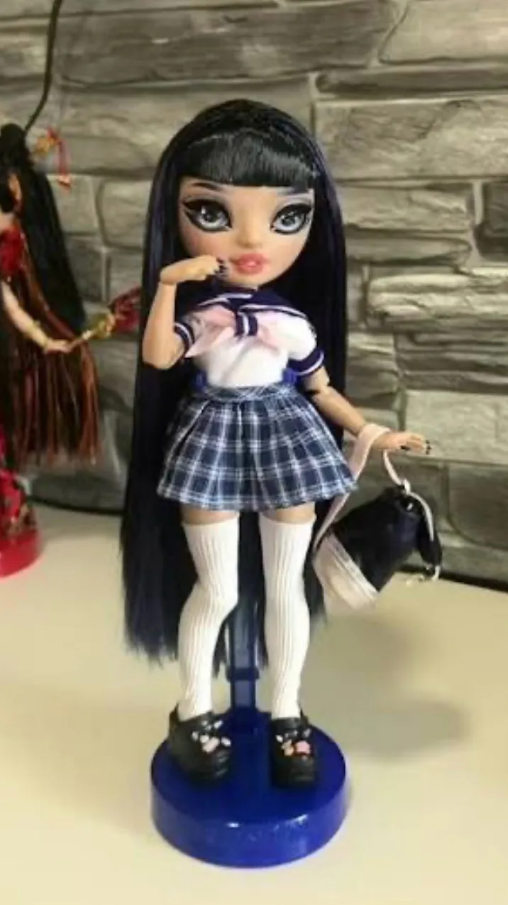 ai character: Puppen Schule  background