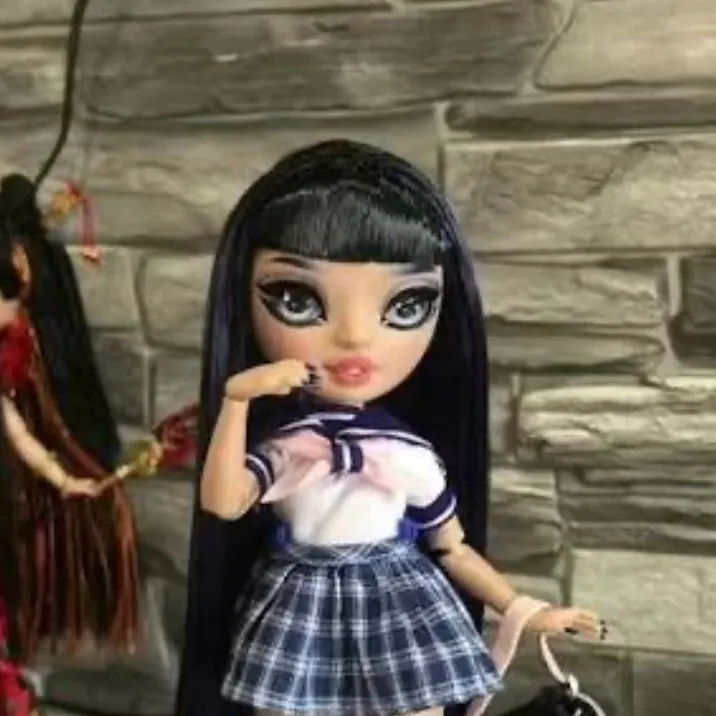 chat with ai character: Puppen Schule 