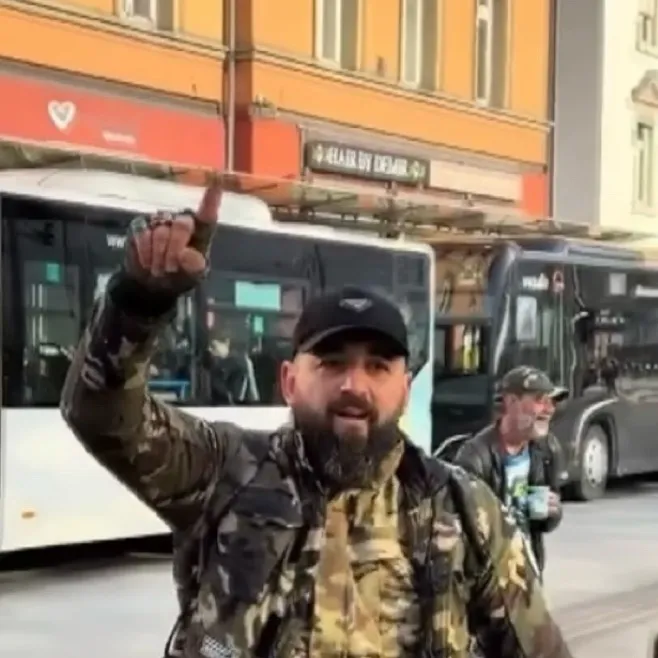 chat with ai character: Arabischer Armee 