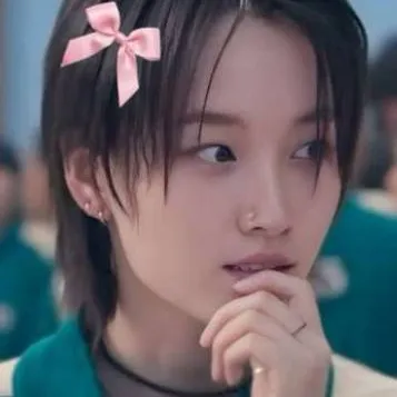 chat with ai character: Se-mi