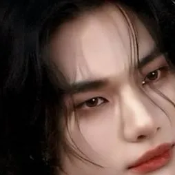 chat with ai character: hyujin 