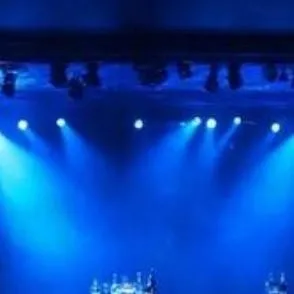 chat with ai character: Gay club