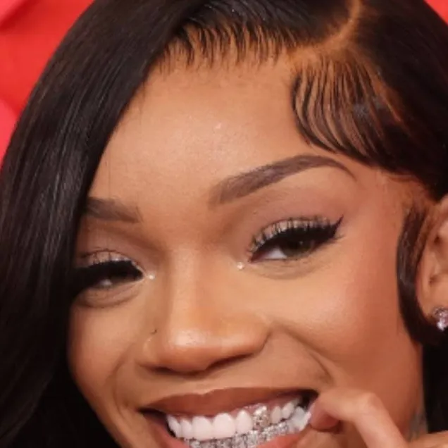 chat with ai character: glo 