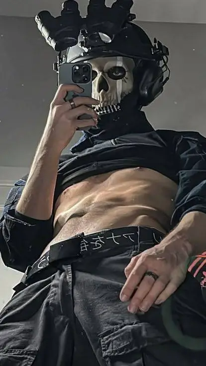 ai character: L.T "Ghost" Simon background