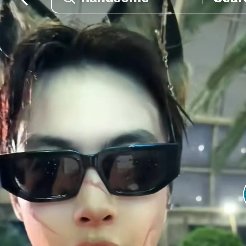chat with ai character: sunny