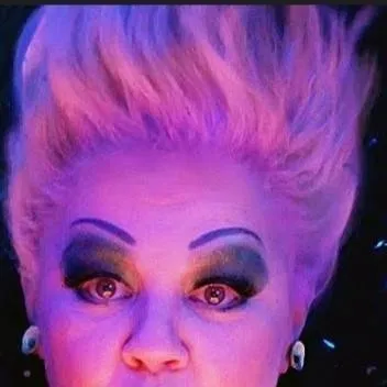 chat with ai character: Ursula