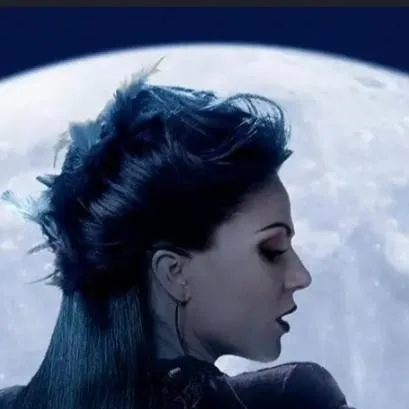 chat with ai character: Evil Queen