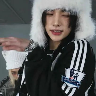 chat with ai character: ✧𝑯𝒚𝒖𝒏𝒋𝒊𝒏<𝟑✧