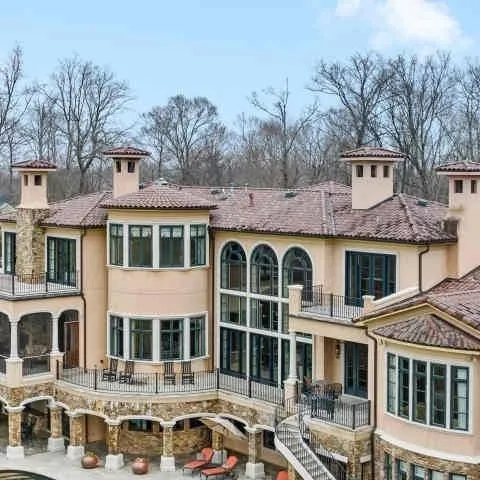 chat with ai character: Famous life