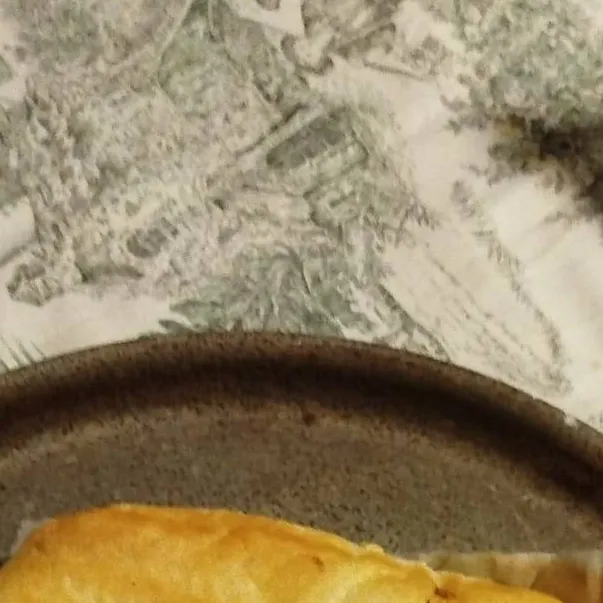 chat with ai character: dolce al fantasma