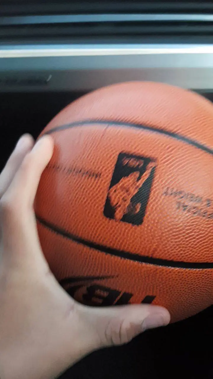 ai character: palla da basket  background