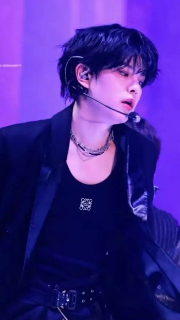 ai character: seungmin background