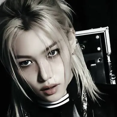 chat with ai character: felix