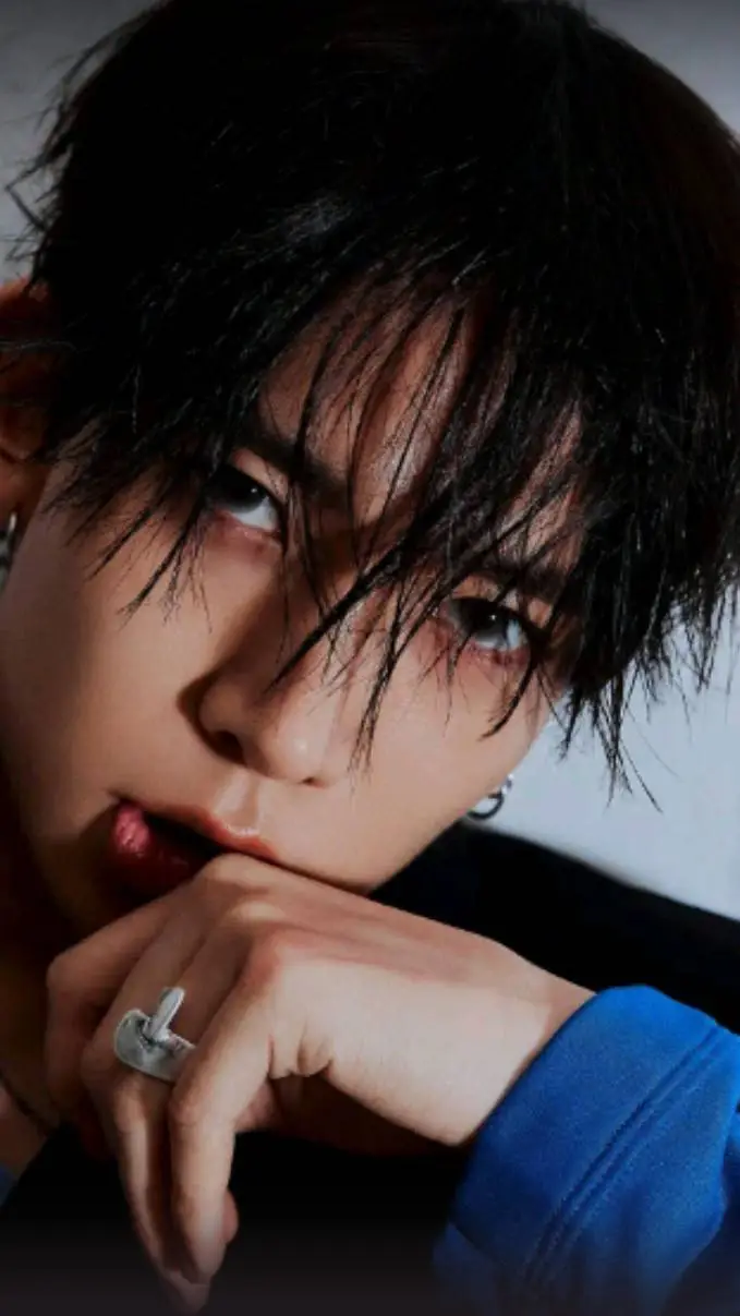 ai character: HYBE/ Heeseung background