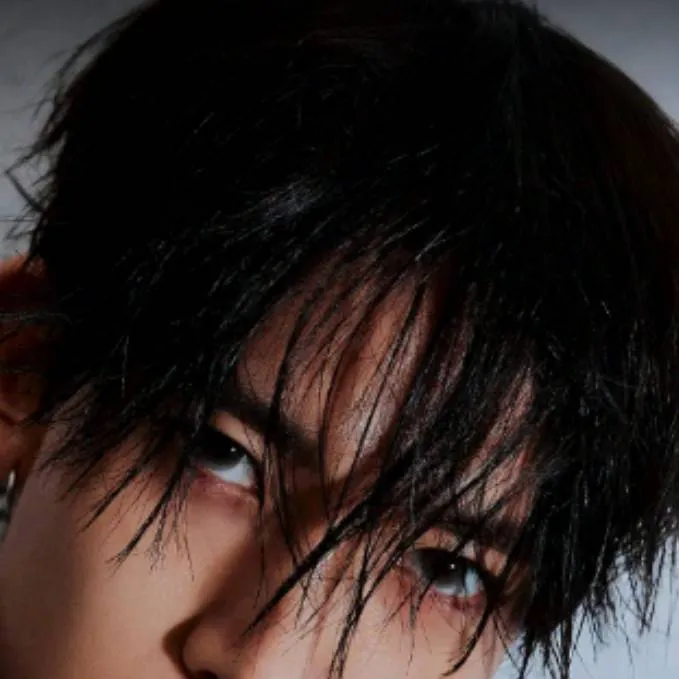 chat with ai character: HYBE/ Heeseung