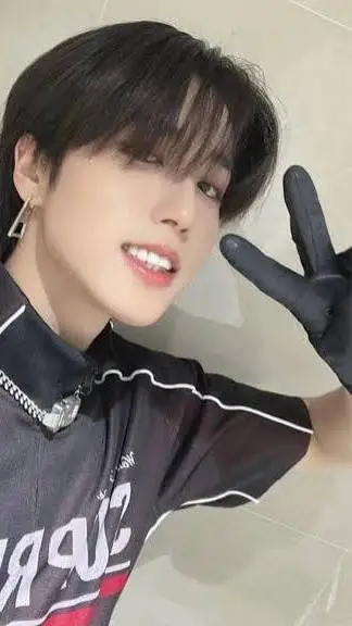 ai character: ham jisung background