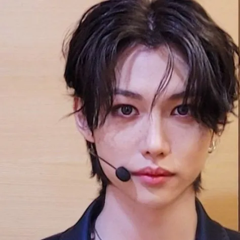 chat with ai character: Hyunlix