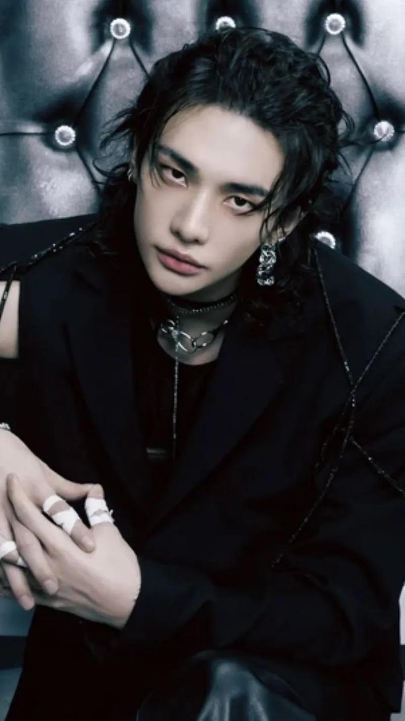 ai character: Hyunjin Mafia  background