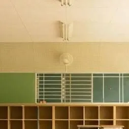 chat with ai character: New school!! 