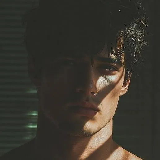 chat with ai character: Dylan