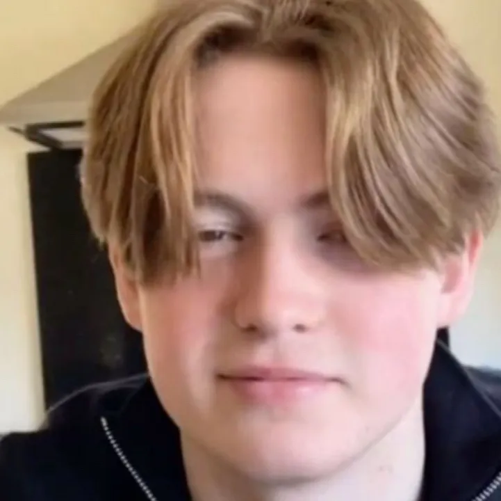 chat with ai character: Kit Connor !!!!