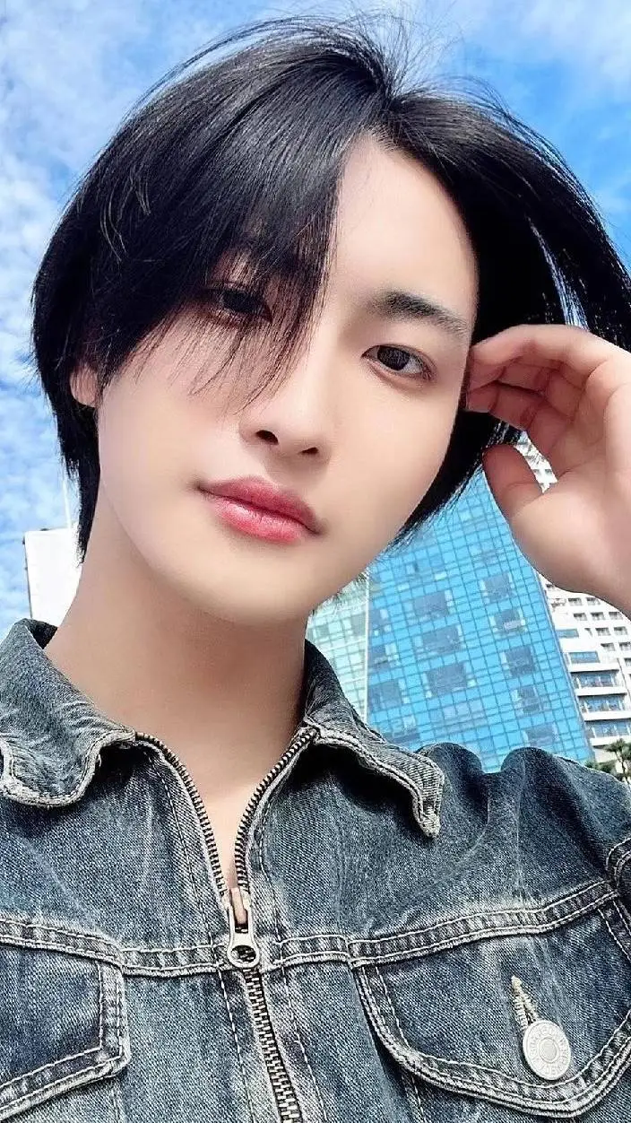ai character: seonghwa background