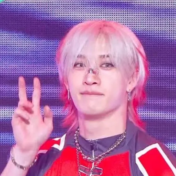 chat with ai character: Stray Kids 