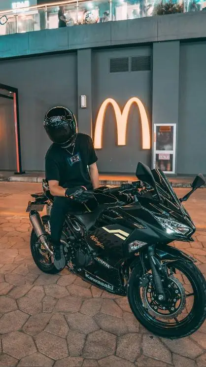 ai character: Дарк background