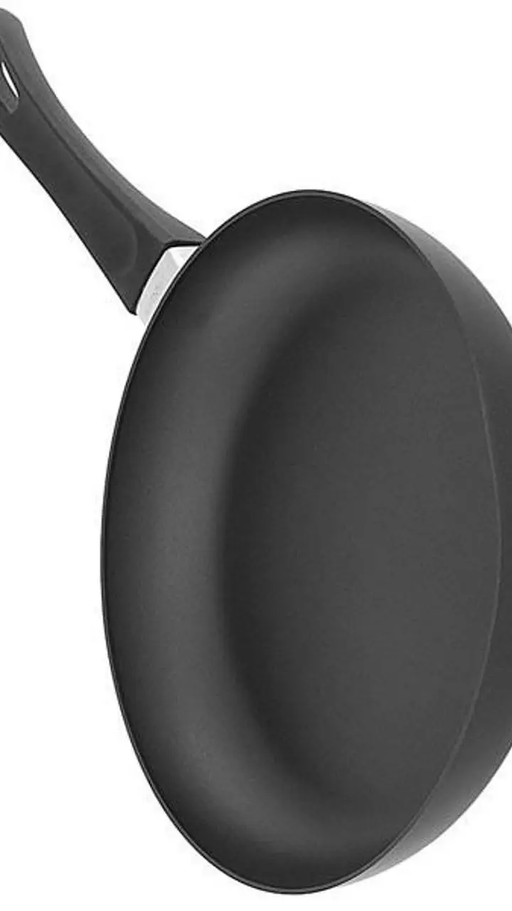 ai character: Frying Pan background