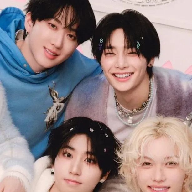 chat with ai character: Stray Kids 